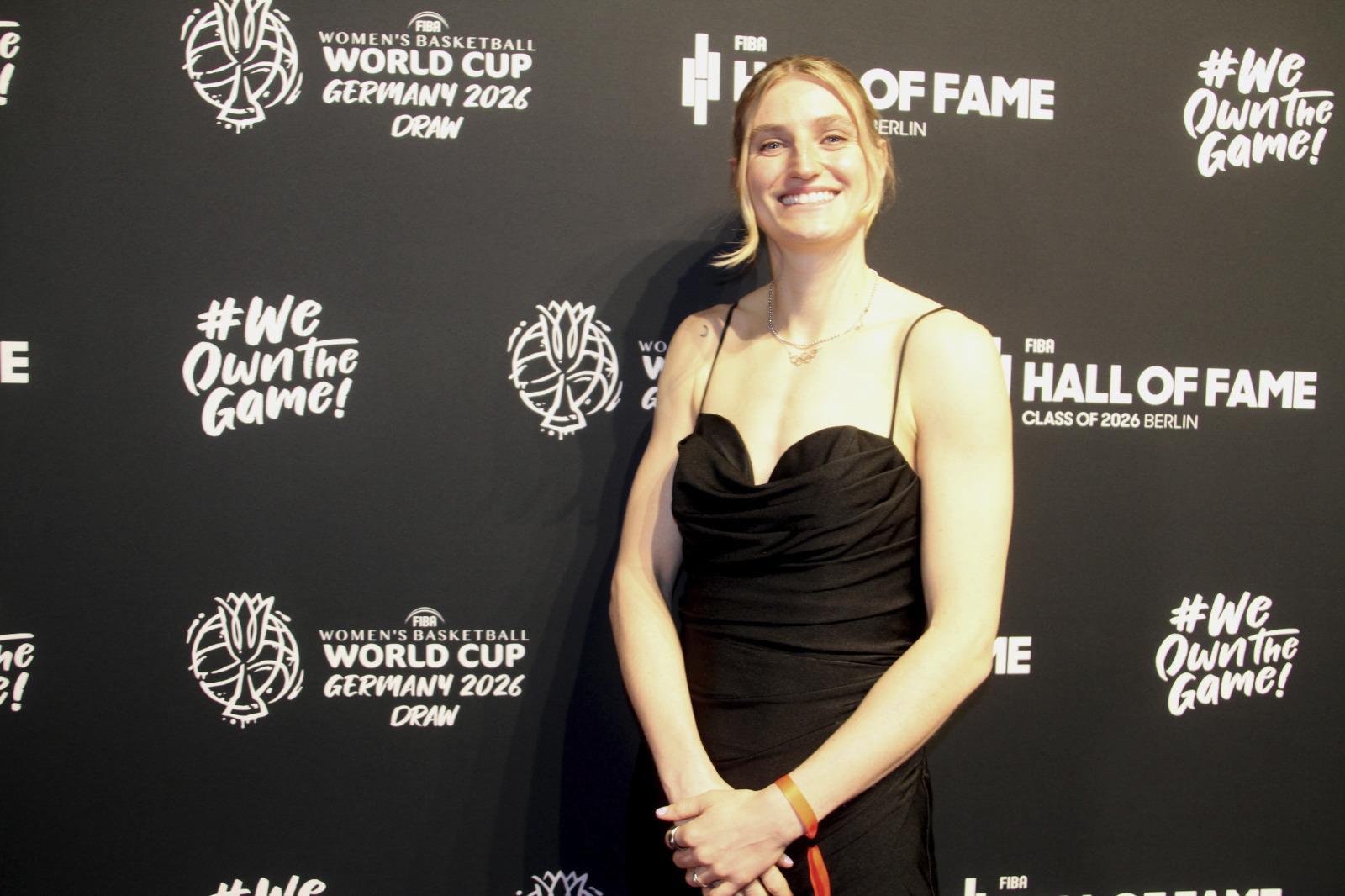 Alina Hartmann bei der Auslosung der WM-Vorrundengruppen Auslosung in Berlin