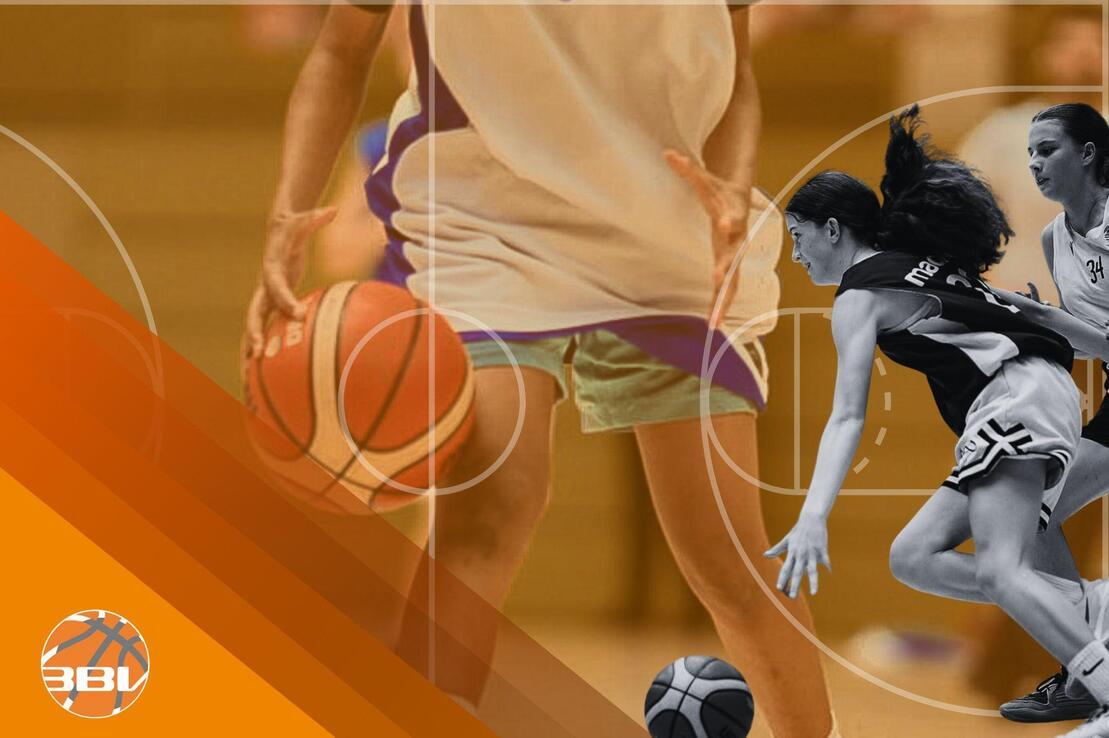 Zwei Basketballspielerinnen dribbeln den Ball auf einem Spielfeld, umgeben von Ball und grafischen Elementen.