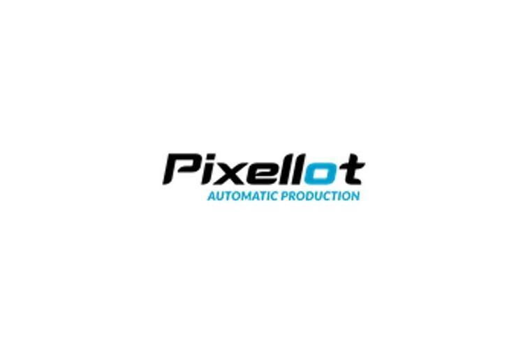 Logo von Pixellot mit dem Schriftzug &bdquo;AUTOMATIC PRODUCTION&ldquo; in Schwarz und Blau auf wei&szlig;em Hintergrund.